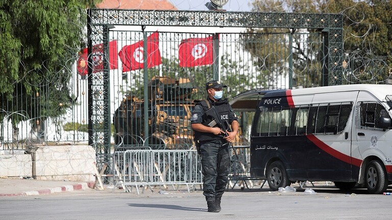 “العفو الدولية” تحث الرئيس التونسي على رفع قرارات منع السفر “التعسفية” “العفو الدولية” تحث الرئيس التونسي على رفع قرارات منع السفر “التعسفية”