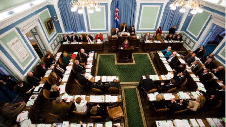آيسلندا أول دولة أوروبية تحوز فيها السيدات على غالبية المقاعد النيابية آيسلندا أول دولة أوروبية تحوز فيها السيدات على غالبية المقاعد النيابية