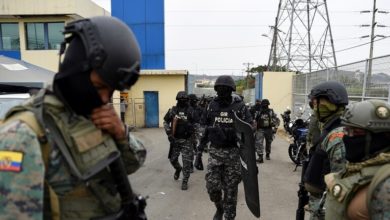 سجناء أطلقوا النار على شرطيين إثر الاشتباكات المستمرة في أحد سجون الإكوادور