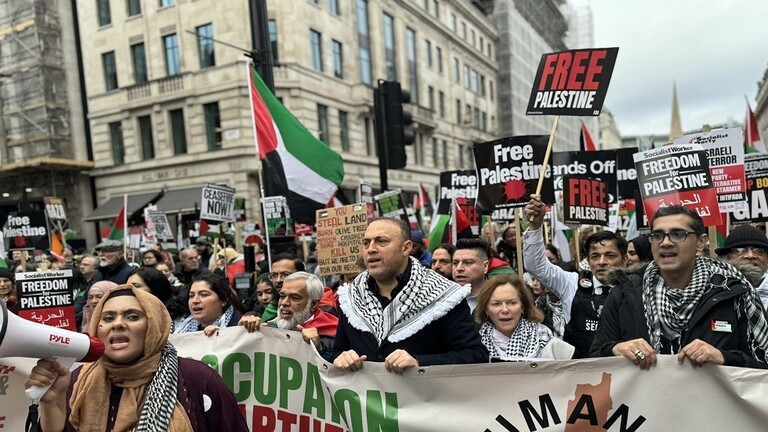 مظاهرات ضخمة في لندن دعما لفلسطين وطلبا لوقف فوري لإطلاق النار بغزة مظاهرات ضخمة في لندن دعما لفلسطين وطلبا لوقف فوري لإطلاق النار بغزة