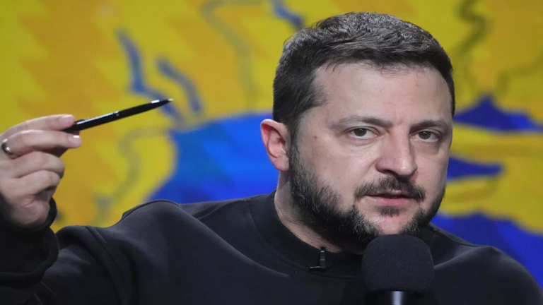 زيلينسكي يقر بصعوبة الوضع في جبهات القتال واحتمال خسارة أوكرانيا مزيدا من الأراضي زيلينسكي يقر بصعوبة الوضع في جبهات القتال واحتمال خسارة أوكرانيا مزيدا من الأراضي