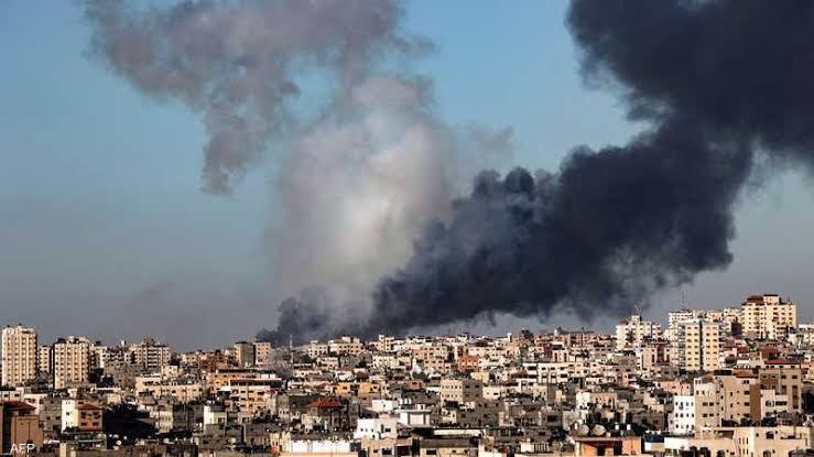 إعلام فلسطيني: إسرائيل تقصف رفح برا وبحرا وجوا