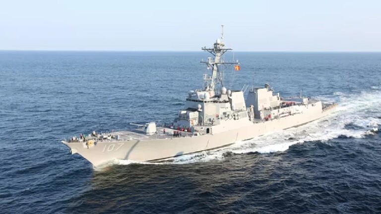 الحوثيون يعلنون استهداف مدمرتين أمريكيتين في البحر الأحمر الحوثيون يعلنون استهداف مدمرتين أمريكيتين في البحر الأحمر