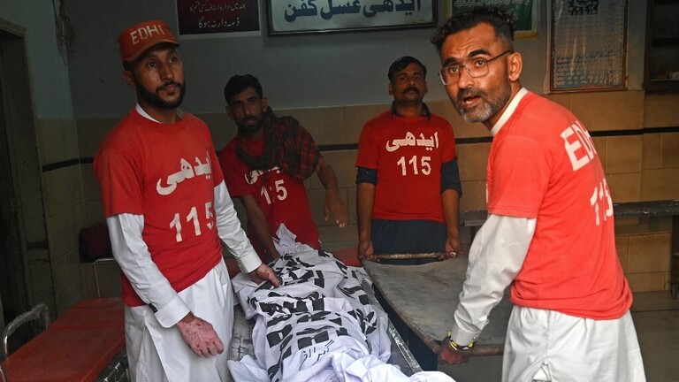 باكستان: مقتل 17 حاجّا وإصابة 41 آخرين في حادث انقلاب شاحنة باكستان: مقتل 17 حاجّا وإصابة 41 آخرين في حادث انقلاب شاحنة