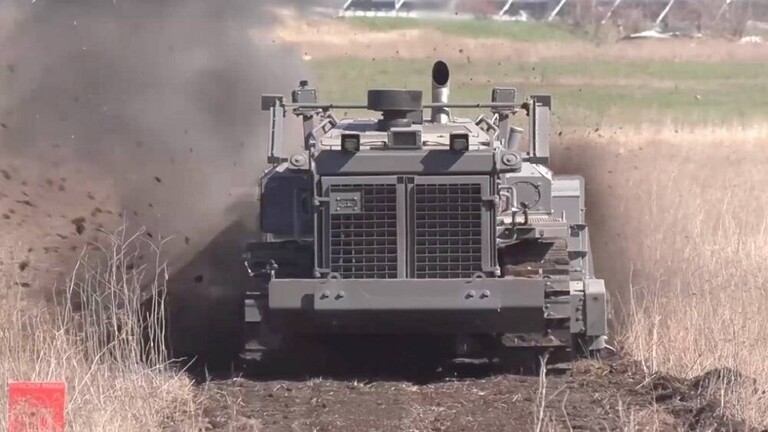 روسيا تختبر في منطقة دونباس كاسحة ألغام روبوتية مدرعة جديدة (فيديو) روسيا تختبر في منطقة دونباس كاسحة ألغام روبوتية مدرعة جديدة (فيديو)