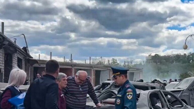 بوتين يستمع إلى تقارير وزير الطوارئ وحاكم بيلغورود حول استهداف قوات كييف لمبنى سكني بوتين يستمع إلى تقارير وزير الطوارئ وحاكم بيلغورود حول استهداف قوات كييف لمبنى سكني