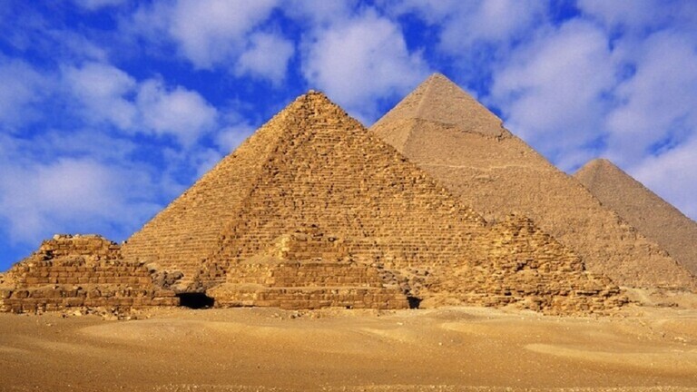 مصر تعلق على أنباء اكتشاف ضخم بجوار الهرم الأكبر مصر تعلق على أنباء اكتشاف ضخم بجوار الهرم الأكبر