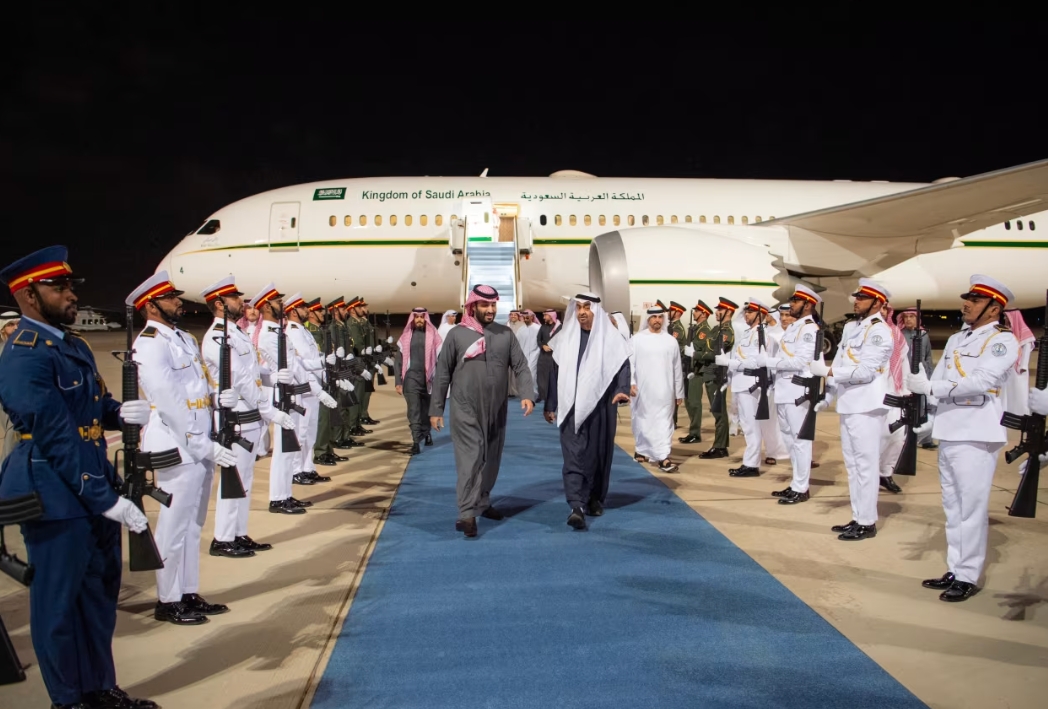 “زيارة خاصة” لمحمد بن سلمان إلى الإمارات.. هذا ما بحثه مع محمد بن زايد “زيارة خاصة” لمحمد بن سلمان إلى الإمارات.. هذا ما بحثه مع محمد بن زايد